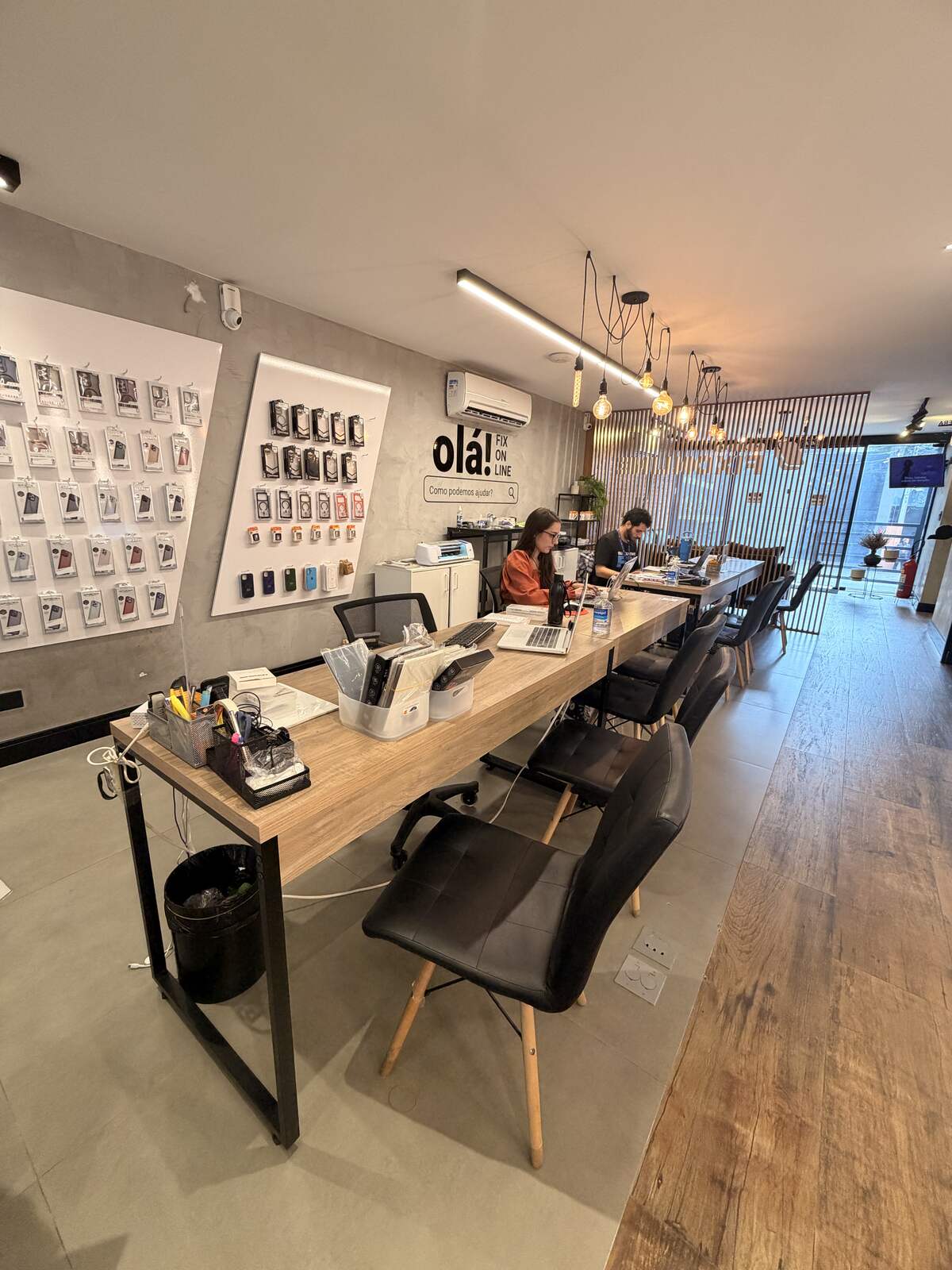 Interior da loja Fix Online