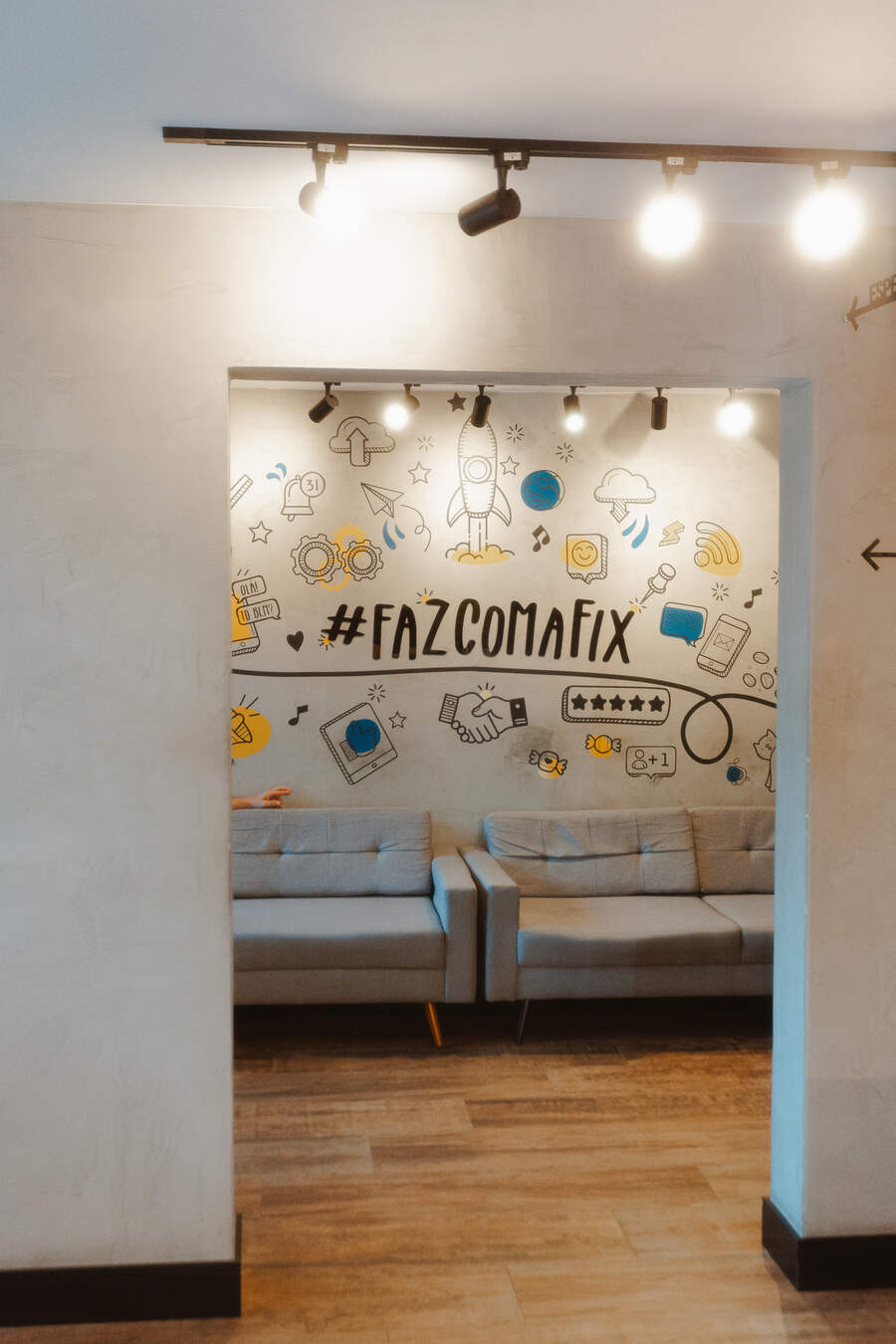 Mural #fazcomafix na sala de espera